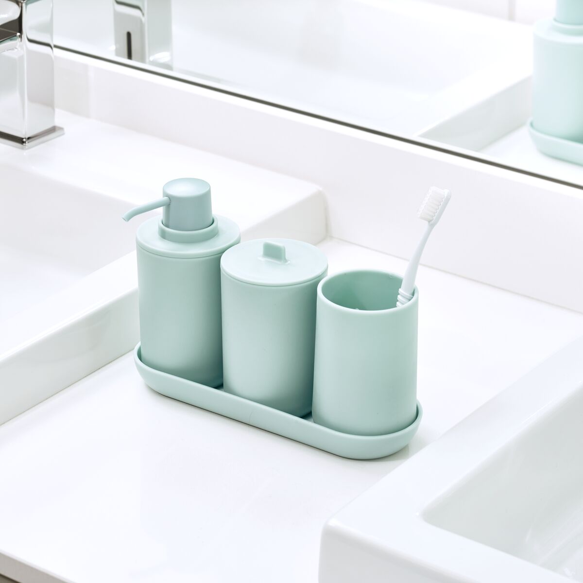 iDesign Cade Bath Accessories (Set of 4) - Image 10